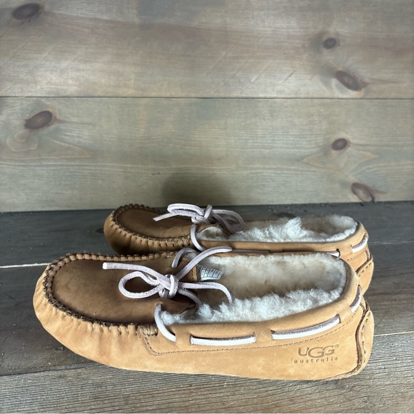 ugg dakota womens size 6 shoes brown shearling lined comfort slippers - Picture 1 of 8